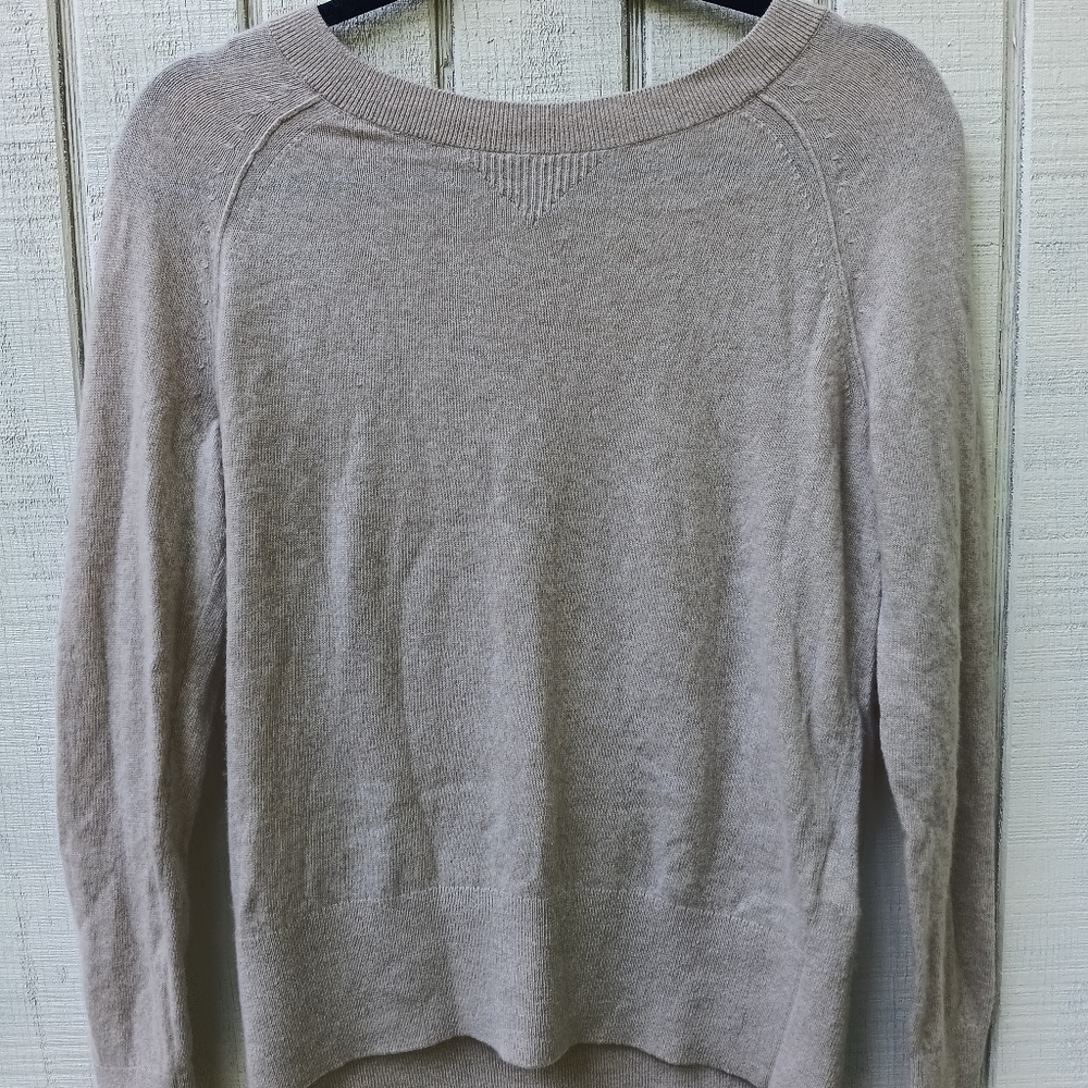 A7 Banana Republic Women's Italian Wool-Cashmere Blend Sweater in Classic Fit